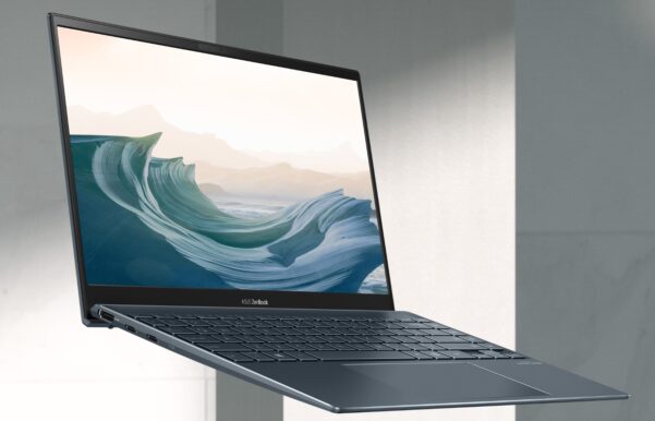 ASUSのZenBook 13の本体の外観