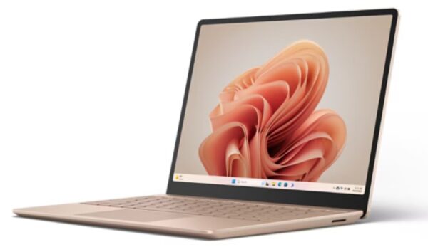 【Microsoft】Surface Laptop Goの本体の外観(カラー：サンドストーン)