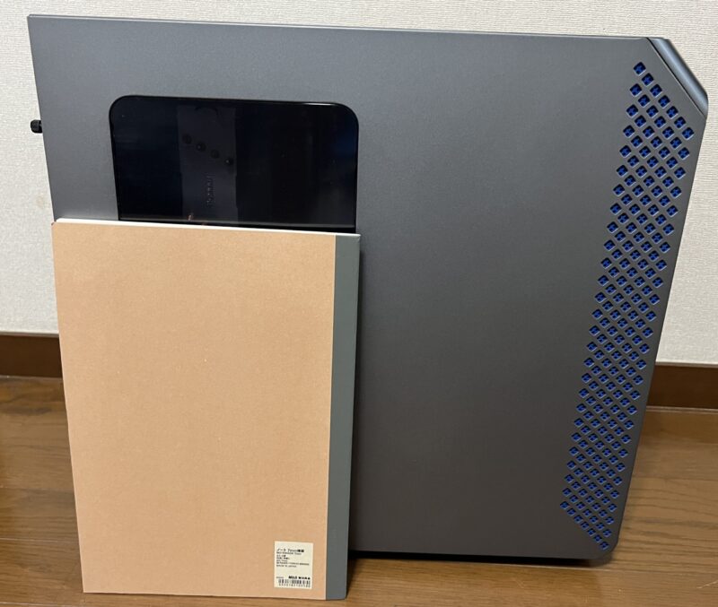 ガレリア(GALLERIA) RM5C-R46の本体外観のサイズ感_横面の比較