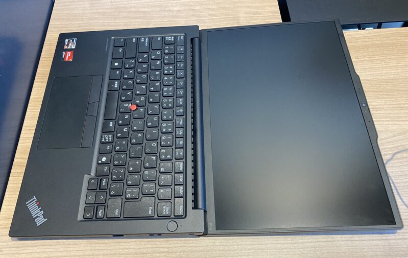8.■ThinkPad E14 Gen 6のディスプレイとキーボードは180度開く