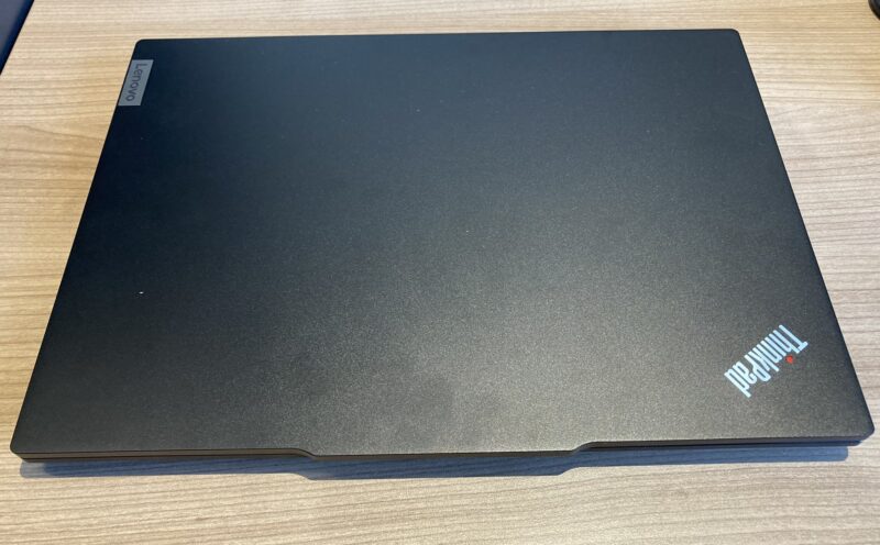 9.■ThinkPad E14 Gen 6本体の天板