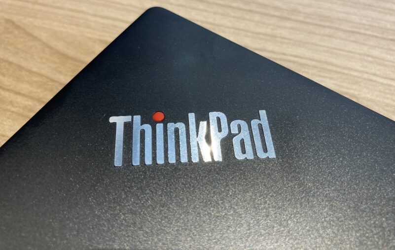 9.■ThinkPad E14 Gen 6本体の天板に印刷されている「ThinkPad」のロゴは起動時に光る