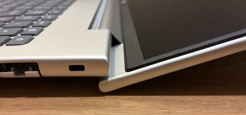 ProBook(プロブック) 4 G2i のディスプレイとキーボードのヒンジ