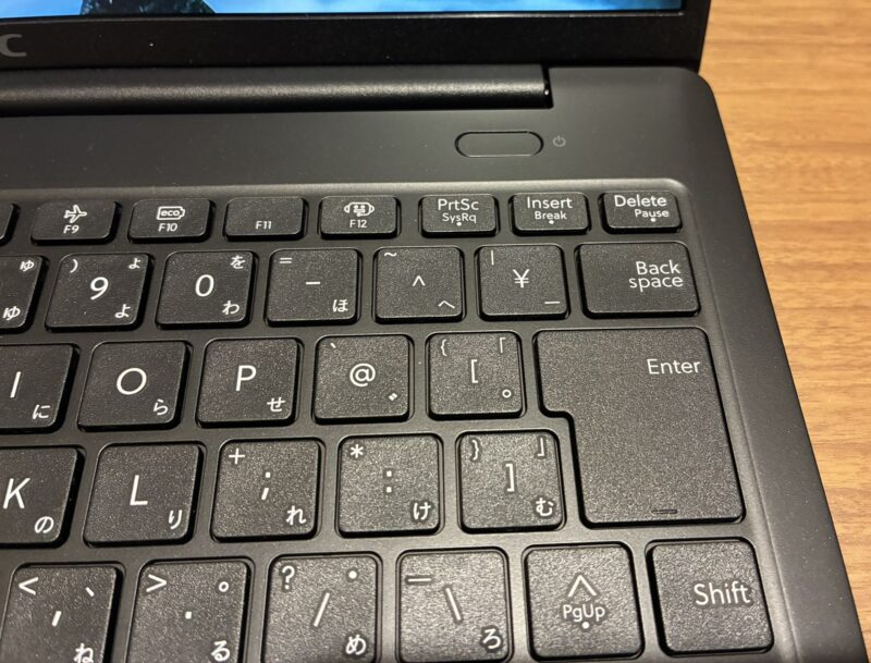 11.■ LAVIE Direct N14 Slimのキーボード_電源ボタン付近